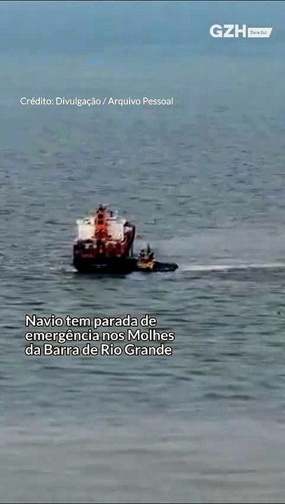 Navio tem parada de emergência nos Molhes da Barra de Rio Grande