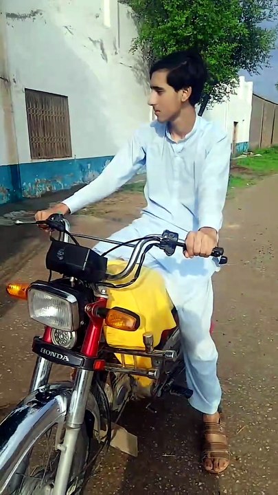 Paise zrore Hain😂😂