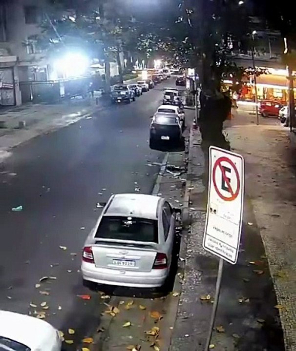 Carro da Seop é alvo de ataque com explosivo em Copacabana