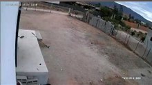 Se vuelve viral video de hombre que devuelve una bicicleta tras llevársela de madrugada