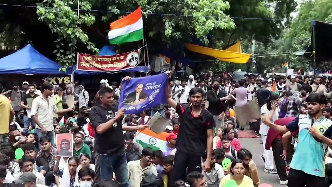 El movimiento Cucarachas mantiene sus exigencias y se reúne con autoridades indias