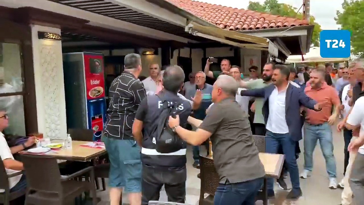 Özgür Özel destekçileri ile Kılıçdaroğlu destekçileri karşı karşıya geldi: Mustafa Sarıgül'ün kavgaya tekmeli müdahalesi!
