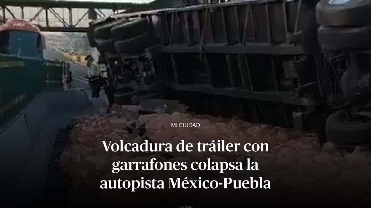 Volcadura de tráiler con garrafones colapsa la autopista México-Puebla