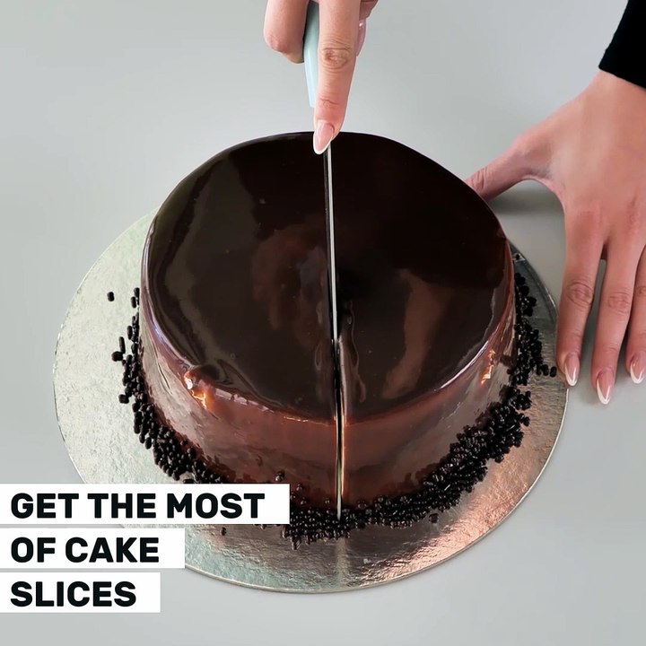 Here's a slicing hack to get more cake pieces🍰
