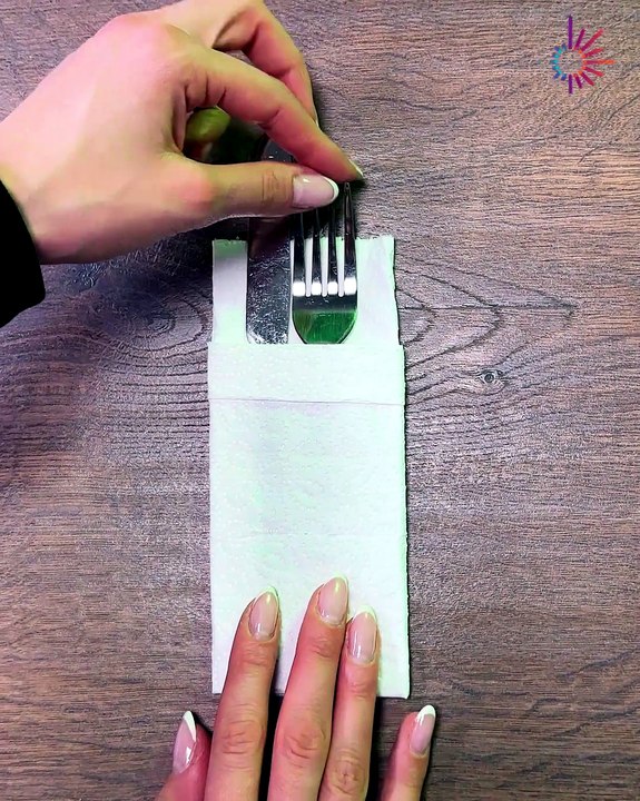 Turn a napkin into a cutlery pocket