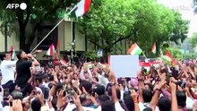 India, a Mumbai la protesta degli studenti del "Partito popolare delle blatte"