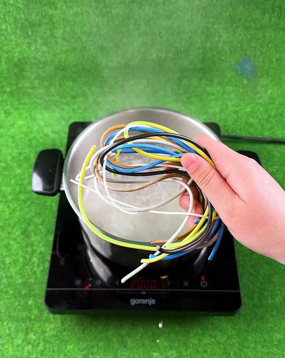 How to remove copper from wires easily