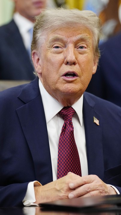 Donald Trump bromea con poner aranceles a México por lechuga