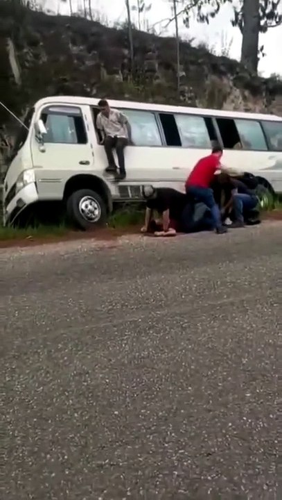 Agreden a conductor en Teupasenti luego de volcar.