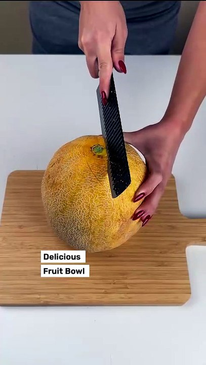 An edible fruit bowl you’ll love 🍈🔵🍓