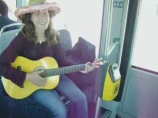 Le clip de la danse de la main