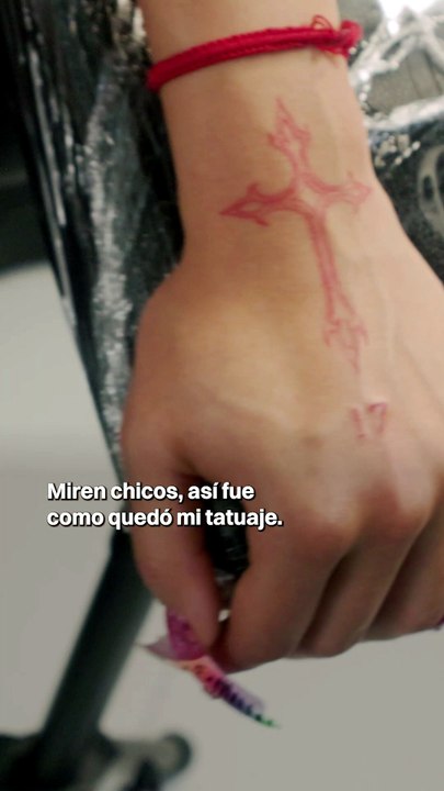 YeriMua llegó a GlowJob para tatuarse