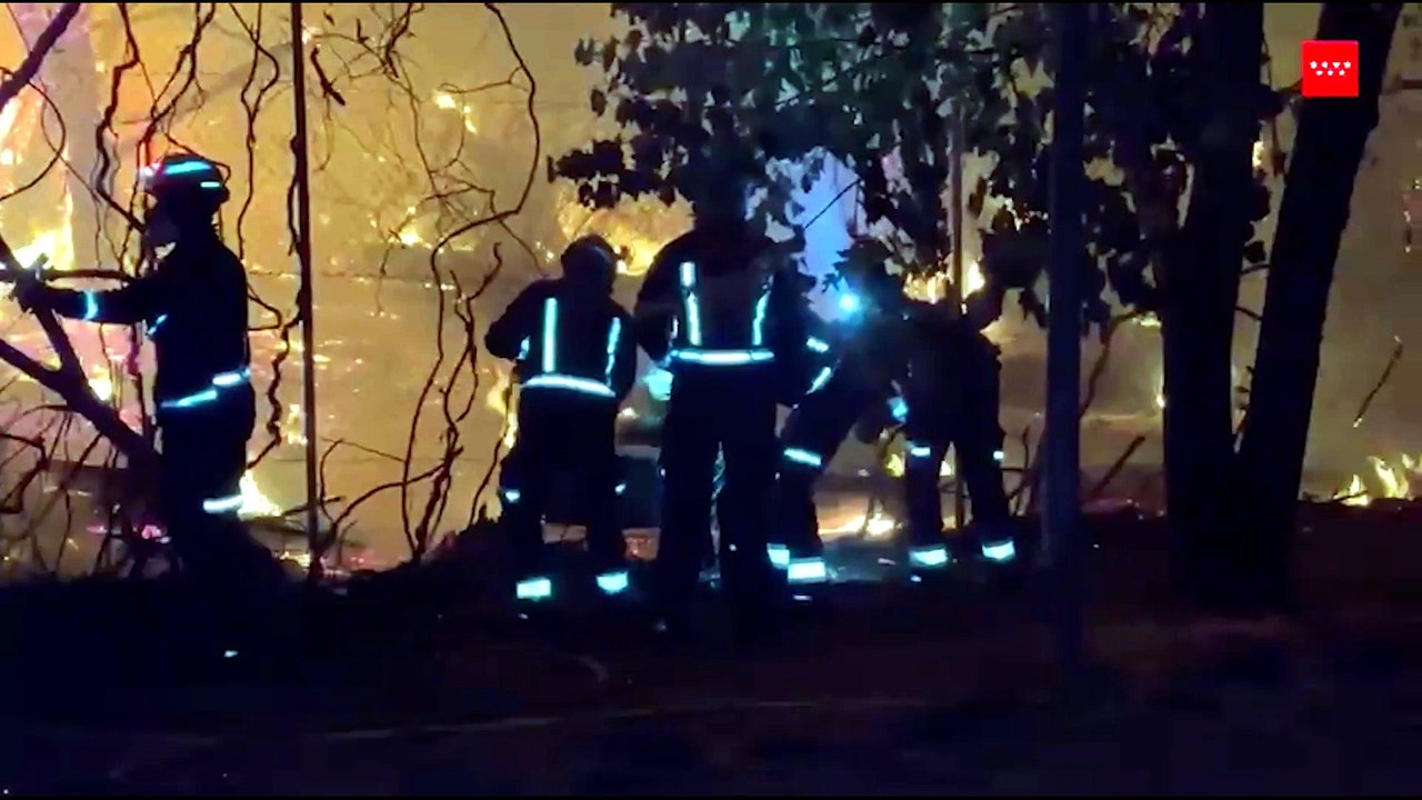 Fuego sin control en Madrid: tres incendios se fusionan creando una gran bola de fuego