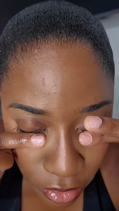 J’ai testé le Sky Tubes de Maybelline New York et je comprends enfin la magie de la technologie « tubing » Des cils ultra longs toute la journée ✨ sans transfert, sans bavure… et surtout un démaquillage en seulement quelques secondes !*partenariat*