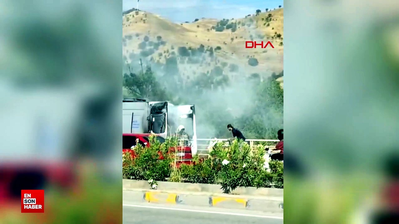 Hasta nakil aracı alev aldı, şoför diyaliz hastasını kurtardı