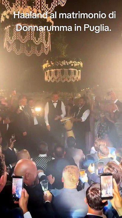 Haaland si diverte: parte la Viking Row al matrimonio di Donnarumma!