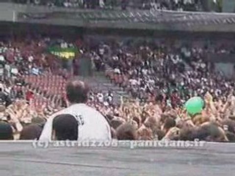 04.07.08 - Dionysos @ Parc des Princes, Crowdsurf