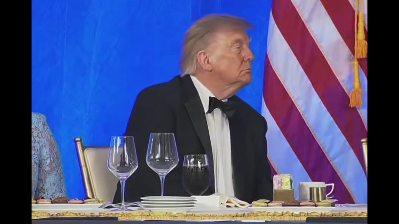 Trump’s COLD reaction to CNN’s Kaitlan Collins winning an award at WHITE HOUSE CORRESPONDENTS’ DINNER