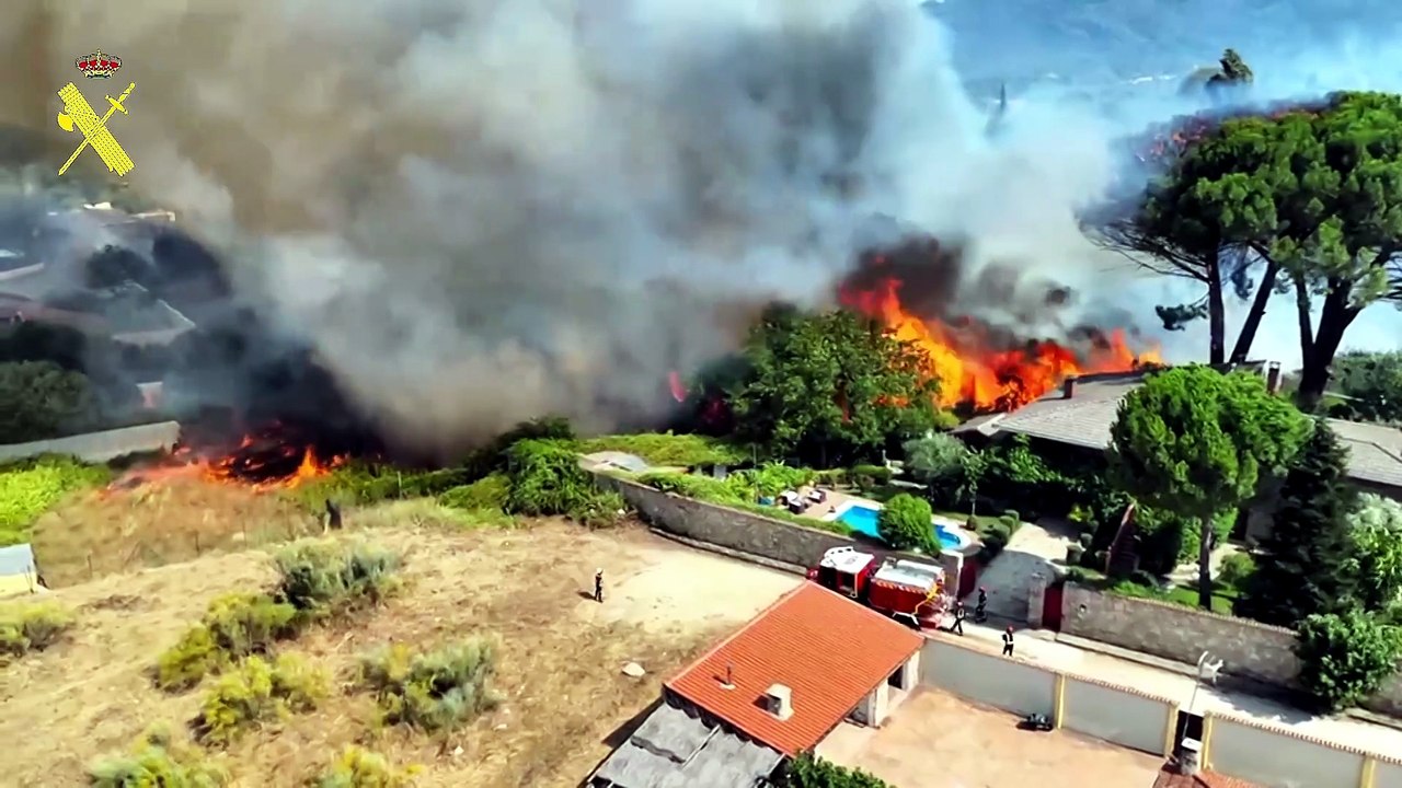 La bajada de temperatura y el viento favorece la lucha contra el fuego en Madrid y Ávila