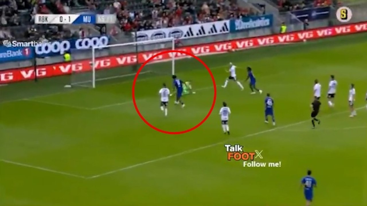 Finalmente il vero Zirkzee! Dribbla tutti con la suola e segna un gol meraviglioso
