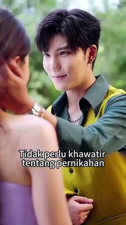 Tunanganku Kabur Dan Aku Menikahi Ayahnya | My Fiance Run Away And I Married His Father | Drama China | SUB INDO [Full Movie]