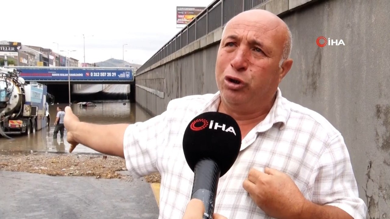Ankara'da aracını sel sularına kaptıran adam gözyaşlarına hakim olmadı