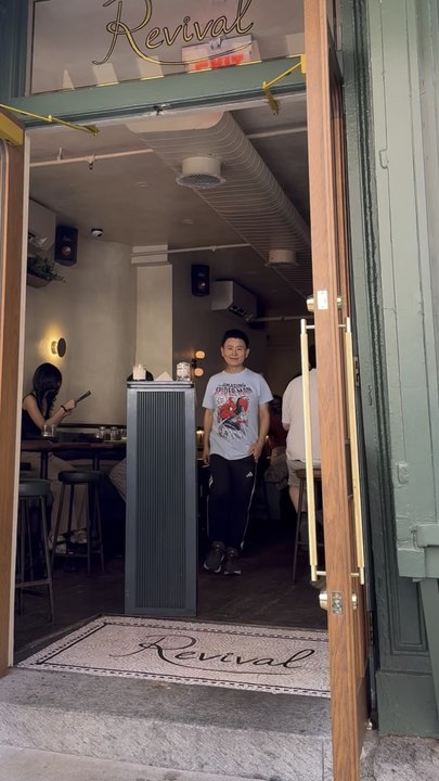 Nelson Wang went to the Lower East Side for a visit and enjoyed the beef burger at Katz's Delicatessen on July 24, 2026.