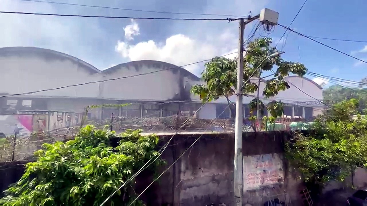 Incêndio destrói galpão em Ananindeua