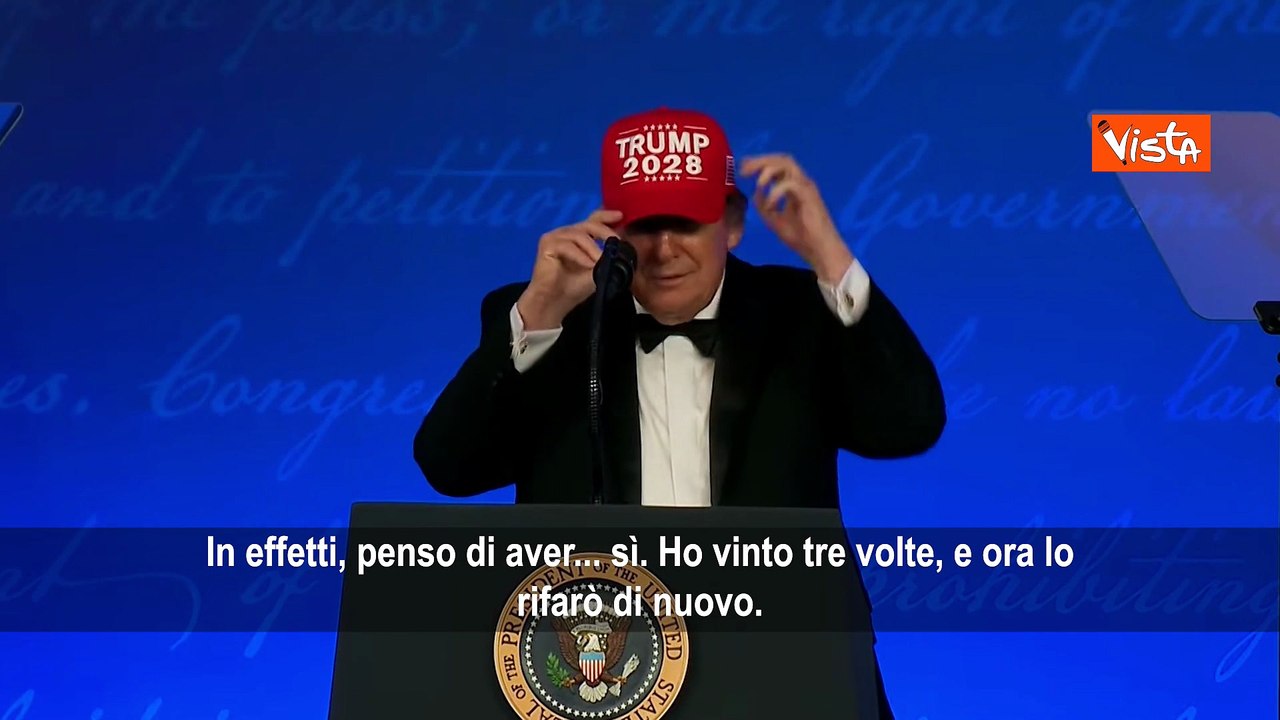 Trump: Mi candido alle elezioni per il 2028. E tira fuori il cappello 'Trump 2028'
