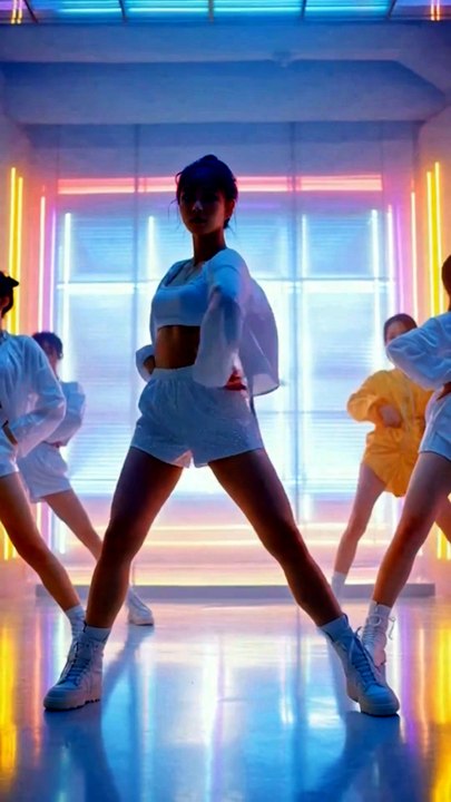 Day 59: White Neon Sync 🤍 0.0s to 5.4s Center Power Pose Wait for the Power Pose! 🤍🔥   #respect #skills #smooth