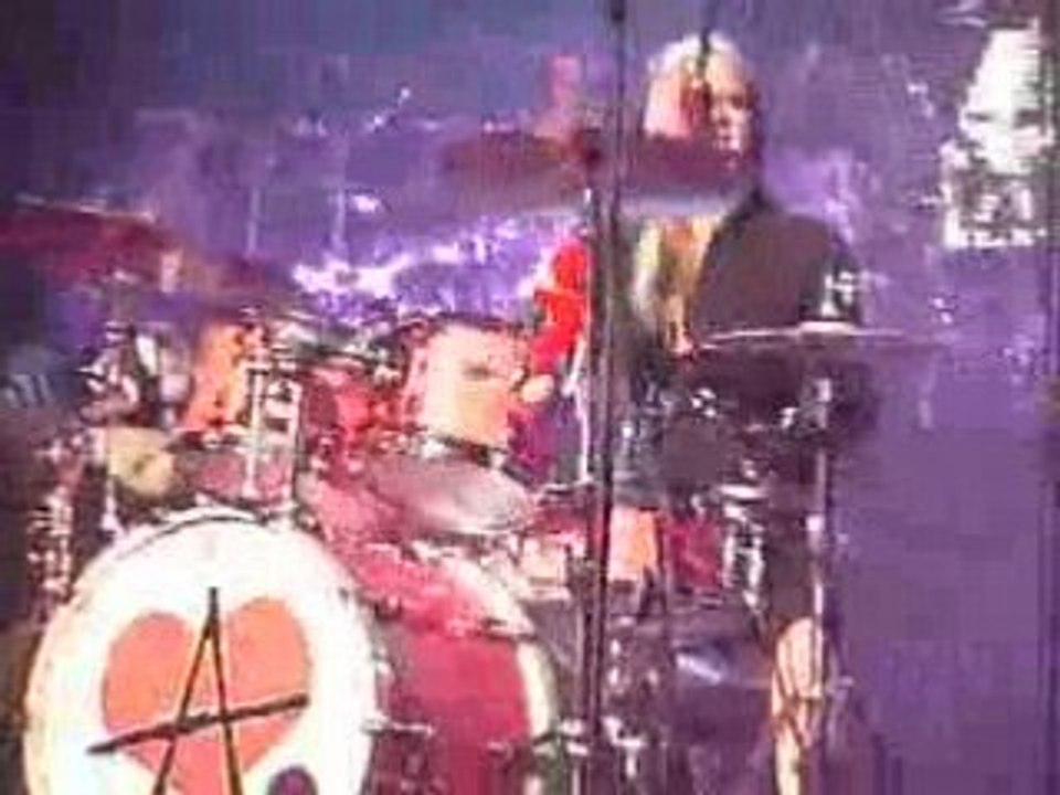 Forest National - 21.06.08 - Avril Lavigne - Runaway