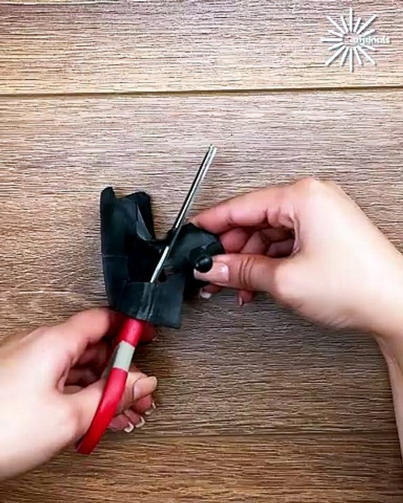 A plumber’s clever balloon hack! 👌