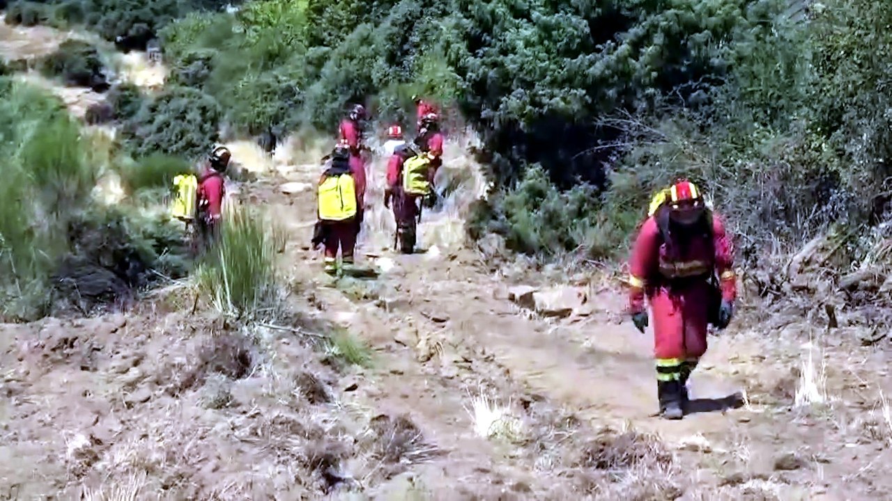 La UME trabaja en el incendio de Almorox (Toledo) tras la vuelta al nivel 2 de emergencia