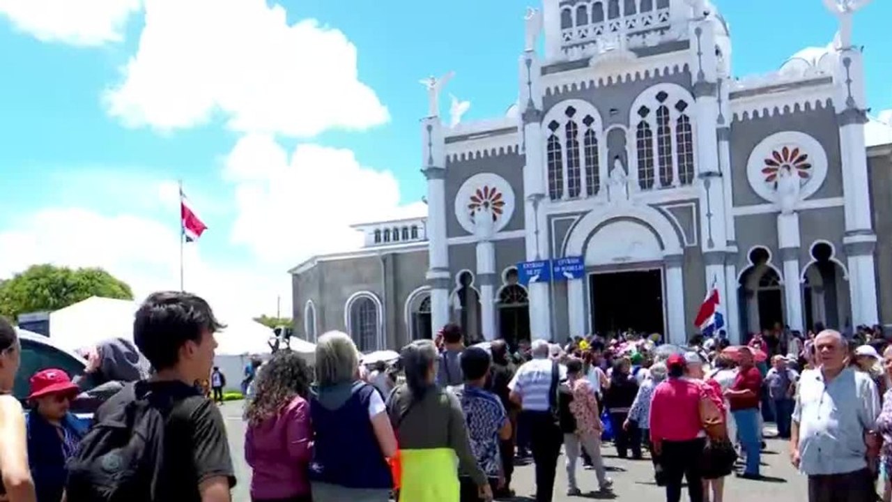 tn7-cientos-de-fieles-aprovechan-el-fin-de-semana-para-hacer-romeria-a-cartago-250726