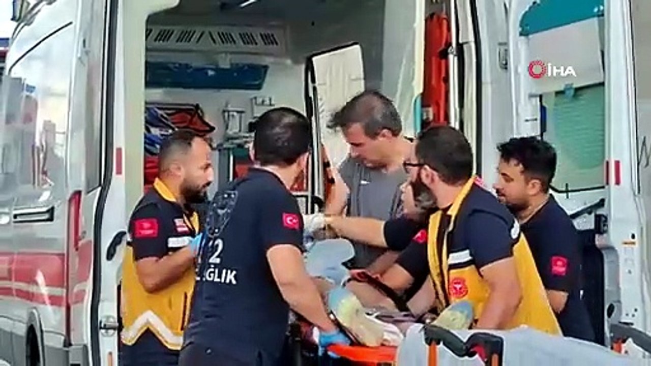 Köprülü kavşakta feci kaza 3 kişi hayatını kaybetti, biri çocuk 2 kişi ağır yaralandı