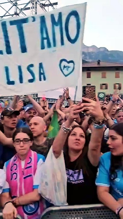 A A Dimaro i tifosi del Napoli sono scatenati: parte "La Mano de Dios!"