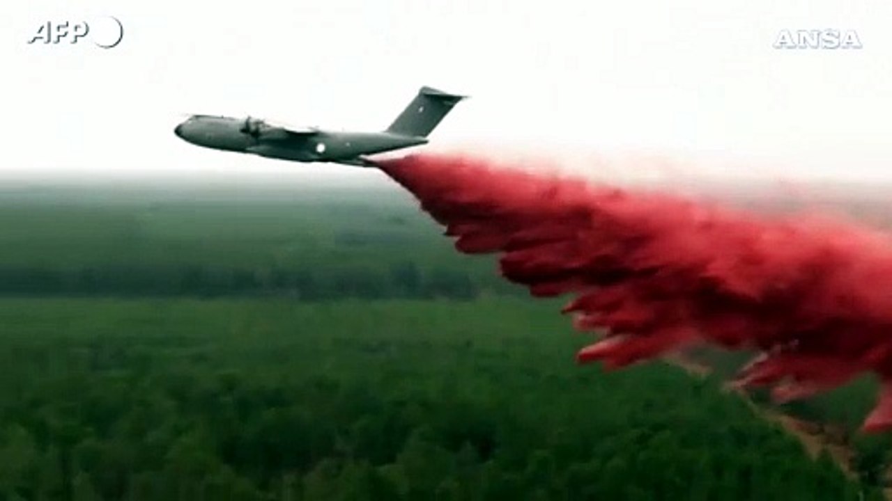 Aereo militare A400M effettua primo lancio antincendio nel sud-ovest della Francia