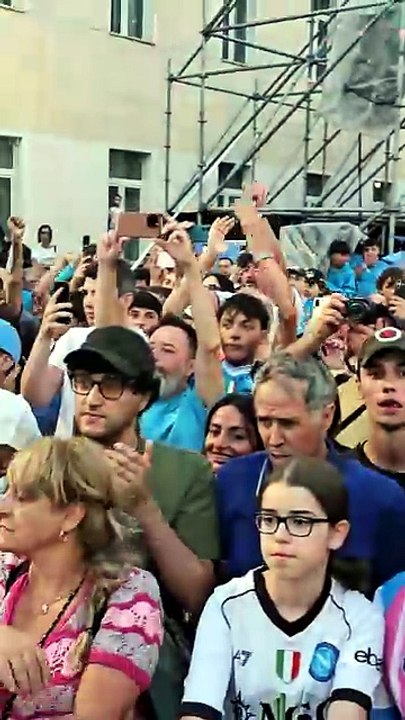 "Vesuvio erutta!" A Dimaro i tifosi cantano senza sosta - VIDEO