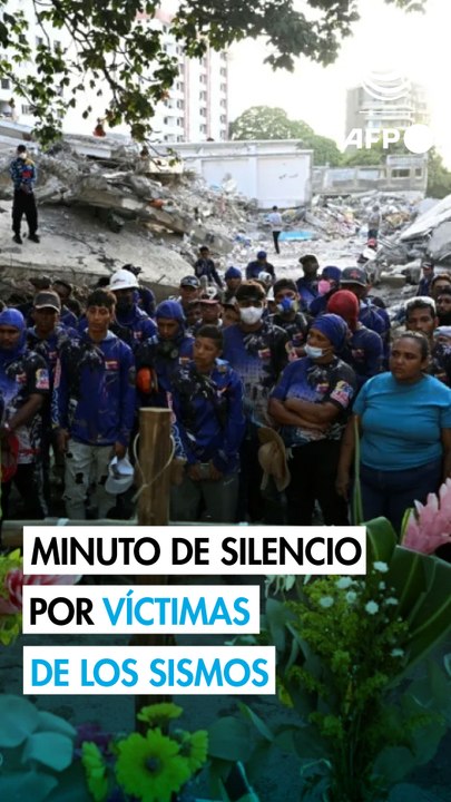 Un minuto de silencio en zona de desastre en Venezuela, un mes después de los terremotos