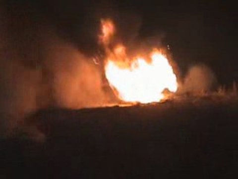 voiture en feu camping Magny cours 2008