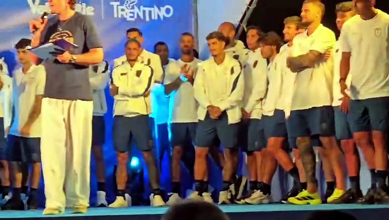 Da Hojlund a Neres: che boato per gli attaccanti azzurri! L'arrivo dei bomber