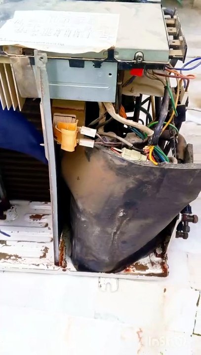 Inverter AC Outdoor Unit Deep Cleaning And Better Cooling Service