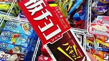 Eating Breakfast in a Japanese Convenience Store!