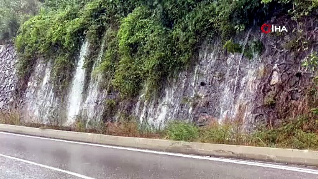Amasra'da sağanak cadde ve sokakları göle çevirdi