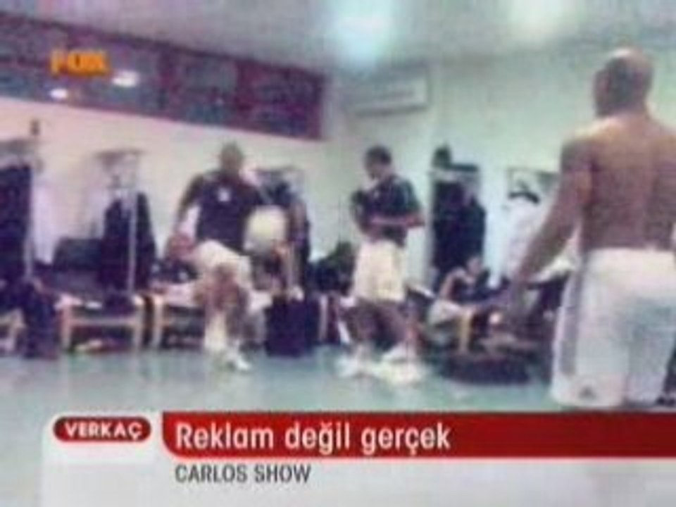 F.BAHÇE SOYUNMA ODASINDA ROBERTO CARLOS VE DEİVİD ŞOV