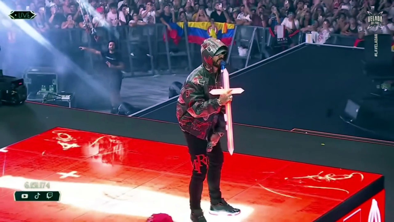 Anuel durante su actuación en La Velada del Año 6