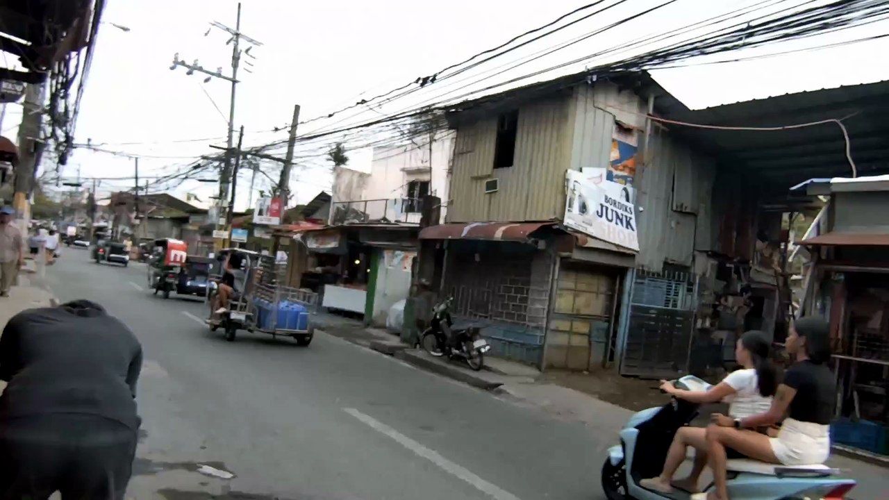 Pretty Busy on Ilaya Street in Muntinlupa City...