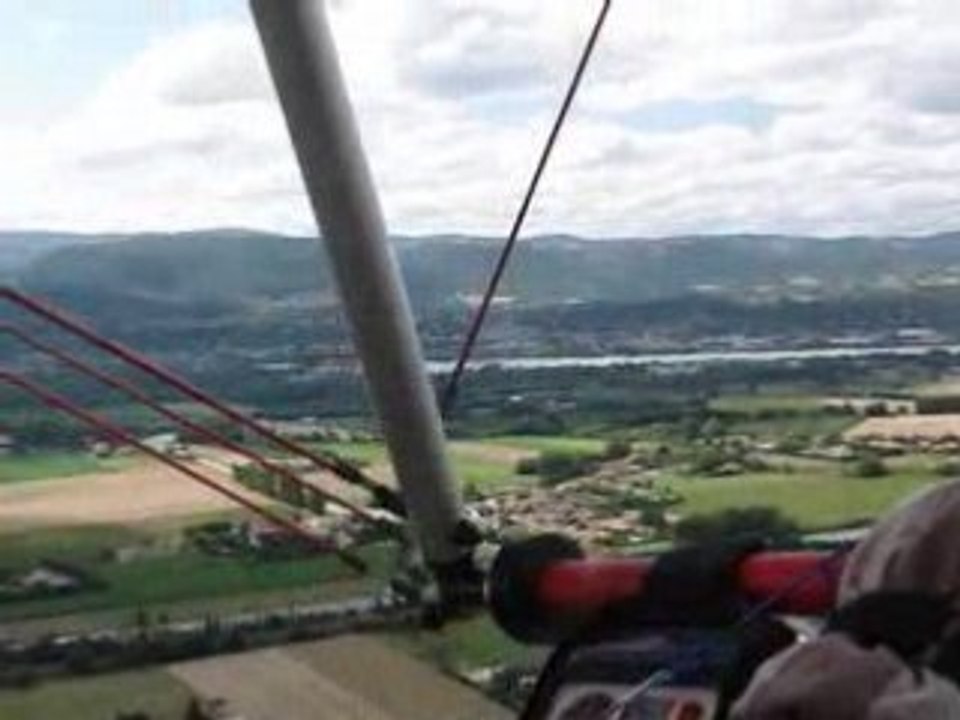 Le décolage en ULM depuis la base d'étoile sur Rhône