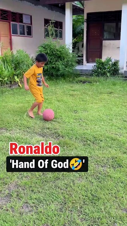 Ronaldo tangan Tuhan😂