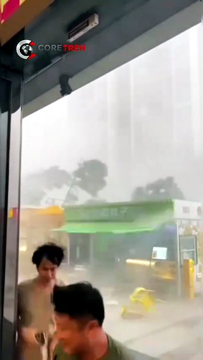 Typhoon Noul brought heavy rain and damaging winds to Foshan, Guangdong, China.